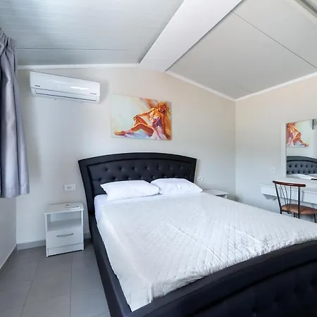 Faraklata Cottages 펜션 *
